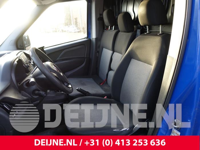 Fiat Doblo Sitz links O285081