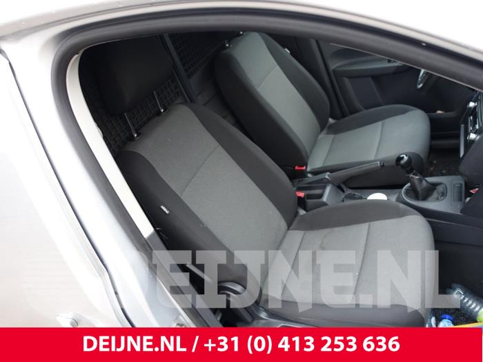 Volkswagen Caddy Sitz rechts O284998