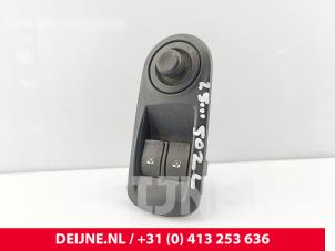 Gebruikte Ruit schakelaar elektrisch Opel Vivaro 2.0 CDTI Prijs € 18,15 Inclusief btw aangeboden door van Deijne Onderdelen Uden B.V.