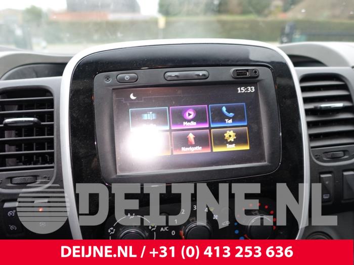 Renault Trafic Display Multi Media control unit O285265