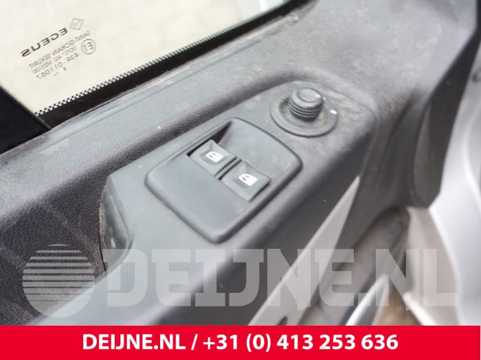 Renault Trafic Electric window switch O285267