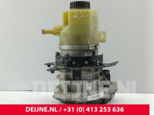Renault Trafic Power steering pump O285297 photo 3