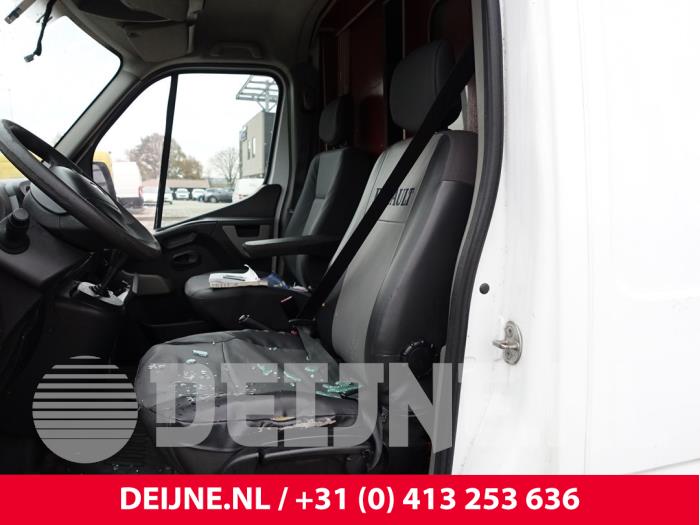 Renault Master Sitz links O285398