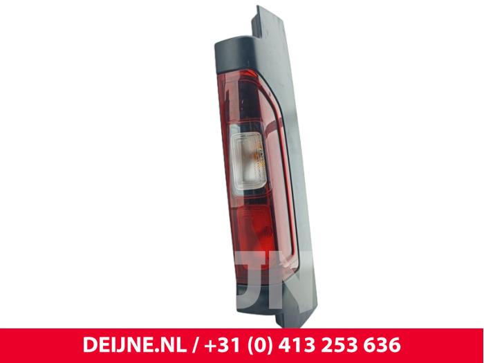 Renault Trafic Achterlicht rechts O285438