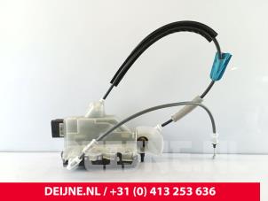 Gebruikte Slotmechaniek Portier 2Deurs links Peugeot Partner (EA//EF/EN/EU) 1.5 BlueHDi 100 Prijs € 54,45 Inclusief btw aangeboden door van Deijne Onderdelen Uden B.V.