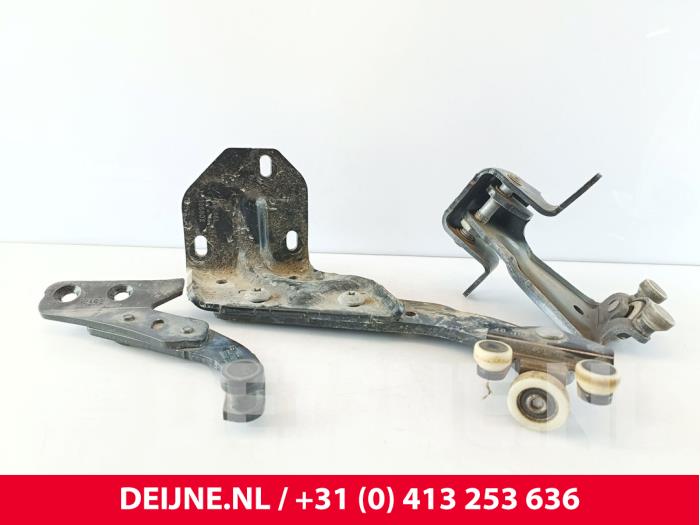 Mercedes Vito Schuifdeurrol links O285557