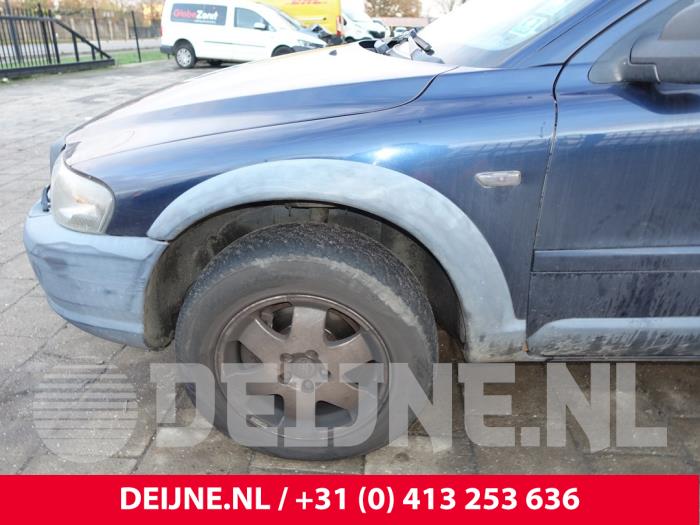 Volvo XC70 Kotflügel links vorne O285712