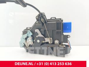 Volkswagen Caddy Door lock mechanism 2-door, left O286023 photo 2