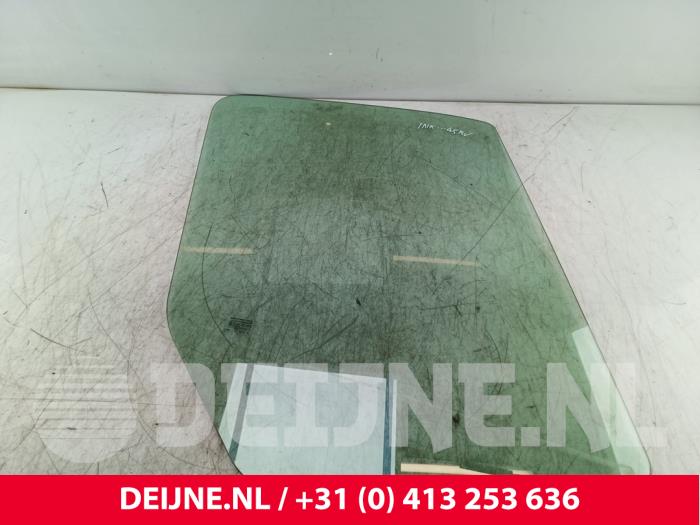 Gebruikte Deurruit 2Deurs rechts Mercedes Sprinter 4t (907.6/910.6) Prijs € 72,60 Inclusief btw aangeboden door van Deijne Onderdelen Uden B.V.