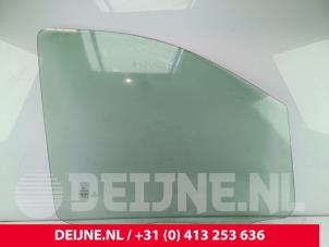 Gebruikte Deurruit 2Deurs rechts Mercedes eVito Tourer (447.7) 90 kWh Prijs € 54,45 Inclusief btw aangeboden door van Deijne Onderdelen Uden B.V.