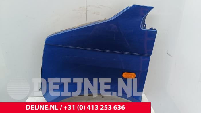 Scherm links-voor van een Volkswagen Transporter T5 2.5 TDi 2006