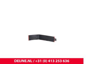 Volkswagen Crafter Bumper reflector links-achter O9990002770 foto 4