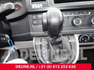 Gebruikte Versnellingspook Volkswagen Transporter T6 2.0 TDI 150 Prijs € 211,75 Inclusief btw aangeboden door van Deijne Onderdelen Uden B.V.