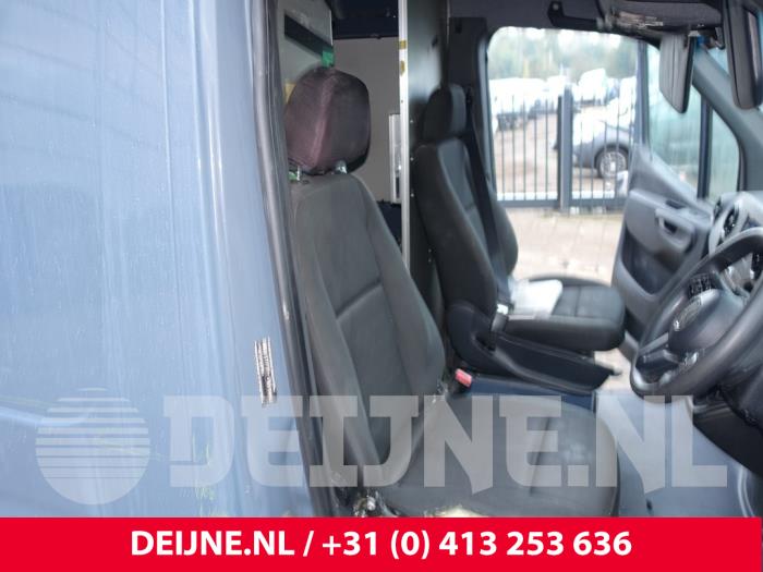 Mercedes Sprinter Sitz rechts O286430