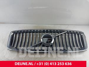 Gebruikte Grille Volvo XC90 II 2.0 T5 16V AWD Prijs € 250,00 Margeregeling aangeboden door van Deijne Onderdelen Uden B.V.