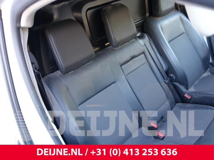 Opel Vivaro Bank rechts vorne O286660