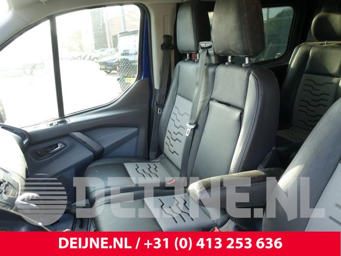 Ford Transit Custom Bank rechts vorne O286812
