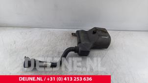 Mercedes Vito Scheibensprühertank vorne O286935 foto 3