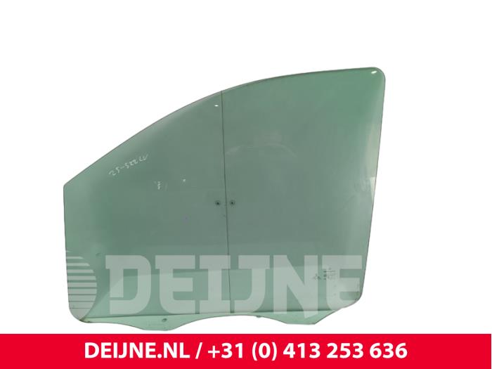 Mercedes Vito Türscheibe 2-türig links O286959