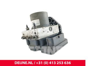 Mercedes Sprinter ABS pump O287001 photo 2