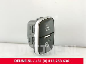 Gebruikte Schakelaar Centr. Deurvergrendeling Ford Transit Custom 2.0 TDCi 16V Eco Blue 130 Prijs € 18,15 Inclusief btw aangeboden door van Deijne Onderdelen Uden B.V.