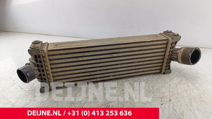 Intercooler van een Ford Transit 2.0 TDCi 16V Eco Blue 170 2017
