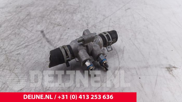 Nissan Interstar Thermostatgehäuse O287264