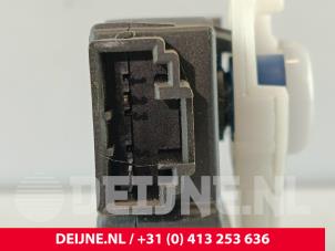 Opel Vivaro Heizventil Motor O287392 foto 3
