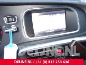 Gebruikte Display Interieur Volvo V40 (MV) 1.6 D2 Prijs op aanvraag aangeboden door van Deijne Onderdelen Uden B.V.