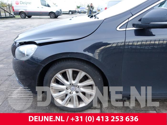 Volvo V40 Kotflügel links vorne O287653
