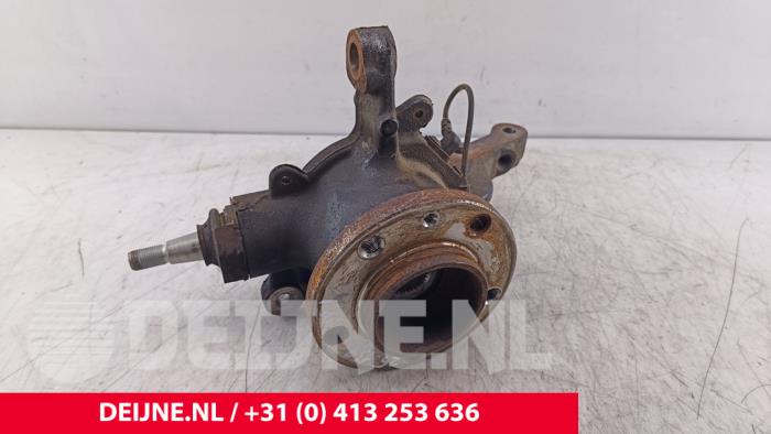 Nissan Interstar Achsschenkel rechts vorne O288040