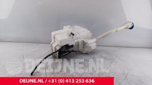Volvo XC40 Front windscreen washer reservoir O288033 photo 3