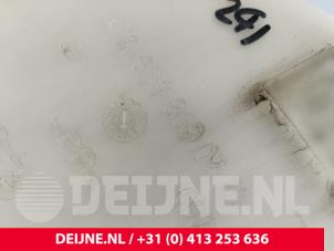 Mercedes Vito Scheibensprühertank vorne O288042 foto 3