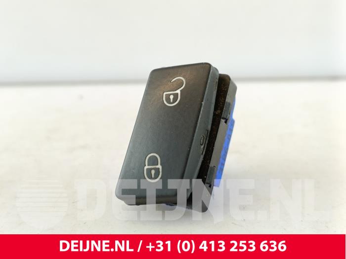 Volkswagen Caddy Central locking switch O288051