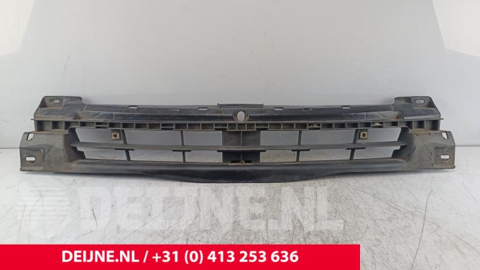 Opel Vivaro Grille O288054