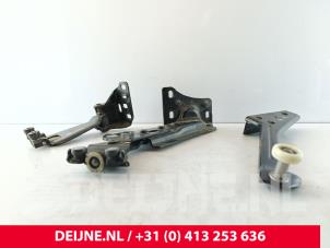 Gebruikte Schuifdeurrol rechts Ford Transit Connect (PJ2) 1.6 TDCi 16V 75 Prijs € 48,40 Inclusief btw aangeboden door van Deijne Onderdelen Uden B.V.