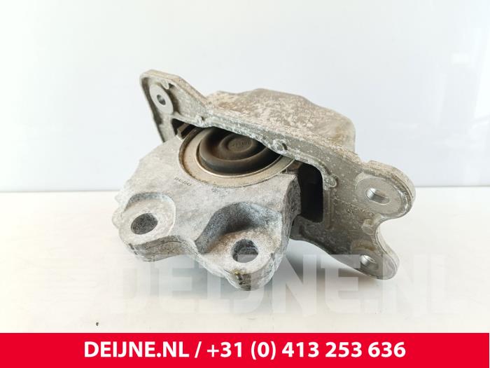 Gebruikte Motorsteun Volvo V60 II (ZW) 2.0 B4 16V Mild Hybrid Prijs € 30,00 Margeregeling aangeboden door van Deijne Onderdelen Uden B.V.