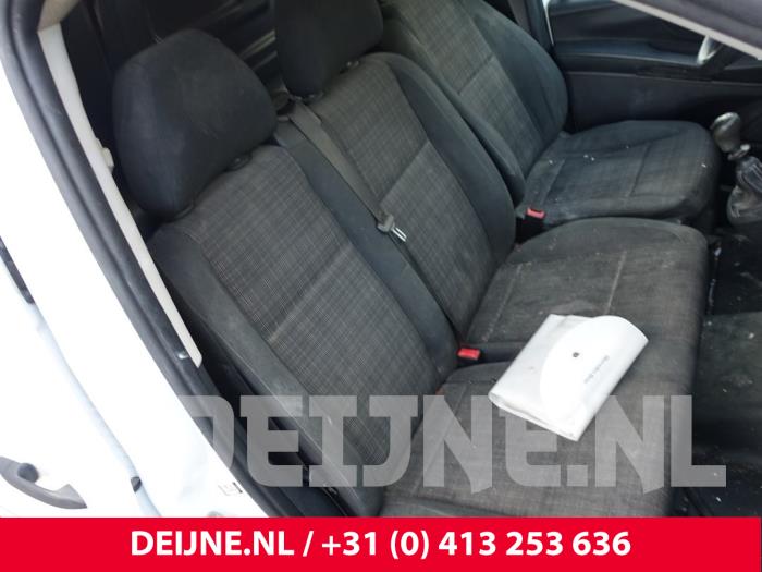 Mercedes Vito Bank rechts-voor O288539