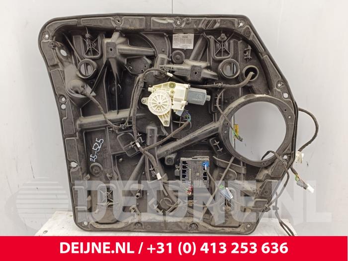 Mercedes Vito Ruitmechaniek 2Deurs links-voor O288581