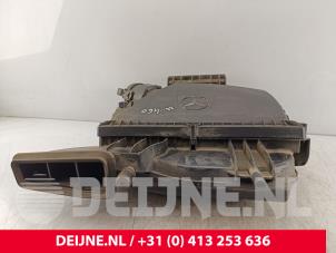 Gebruikte Luchtfilterhuis Mercedes Sprinter 3,5t (907.6/910.6) 314 CDI 2.1 D FWD Prijs € 145,20 Inclusief btw aangeboden door van Deijne Onderdelen Uden B.V.