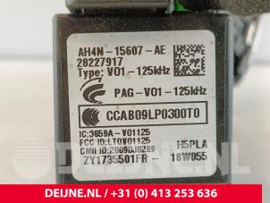 Volvo V40 Electronic ignition key O288699 photo 3