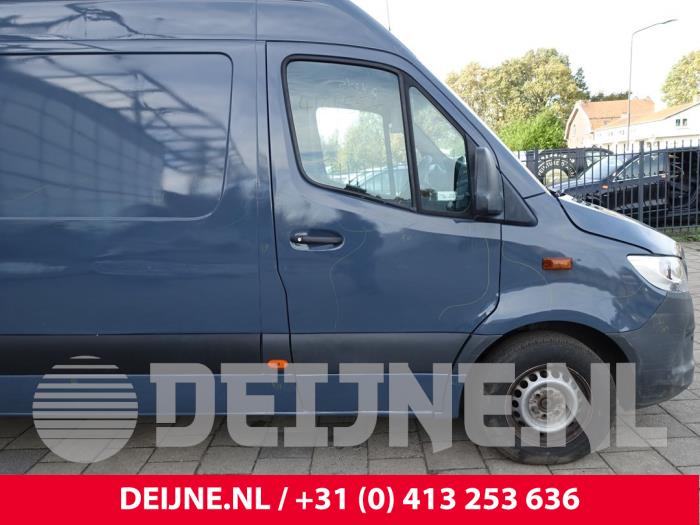 Mercedes Sprinter Door 2-door, right O288736