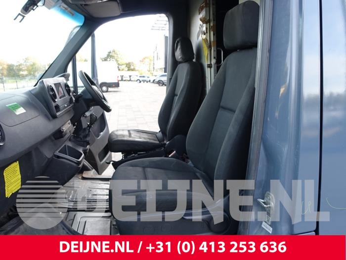 Mercedes Sprinter Sitz rechts O288749
