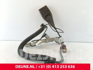 Nissan Primastar Sicherheitsgurt Schließe links vorne O288770 foto 2
