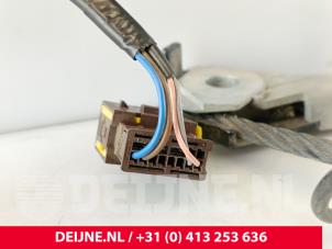 Nissan Primastar Sicherheitsgurt Schließe links vorne O288770 foto 4