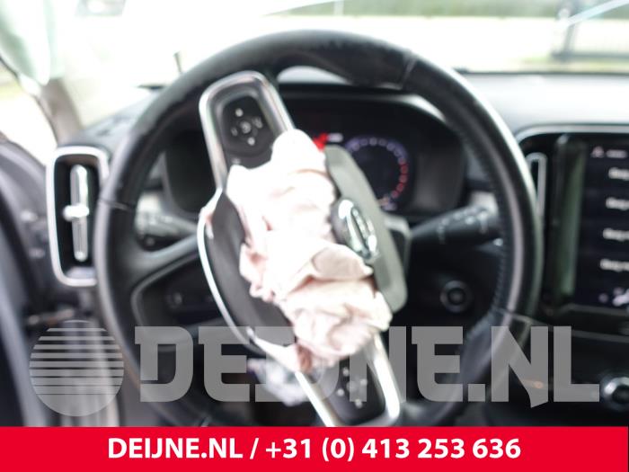 Volvo XC40 Lenkrad O288870