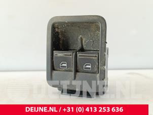 Gebruikte Ruit schakelaar elektrisch Volkswagen Caddy IV 2.0 TDI 102 Prijs € 30,25 Inclusief btw aangeboden door van Deijne Onderdelen Uden B.V.