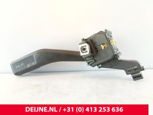 Gebruikte Pinker Schakelaar Volkswagen Caddy III (2KA,2KH,2CA,2CH) 2.0 SDI Prijs € 12,10 Inclusief btw aangeboden door van Deijne Onderdelen Uden B.V.