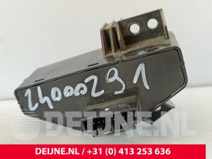 Lynk & Co 01 Panic lighting switch O289042 photo 2