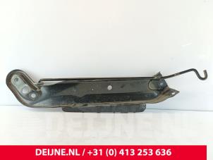 Volkswagen Crafter Koplampframe links O289050 foto 2